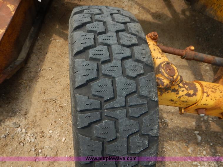 image for item J6455 1978 Ford 5600 Tiger Special tractor