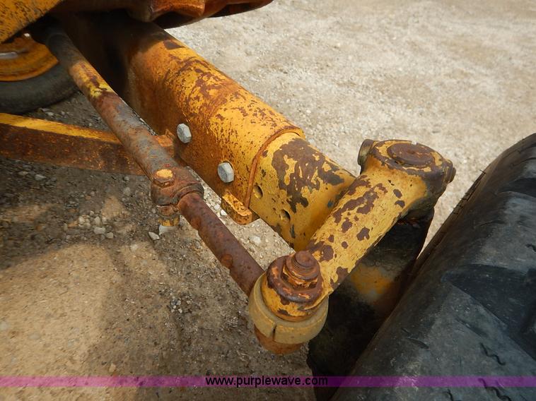 image for item J6455 1978 Ford 5600 Tiger Special tractor