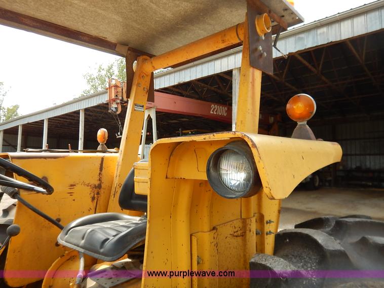 image for item J6455 1978 Ford 5600 Tiger Special tractor