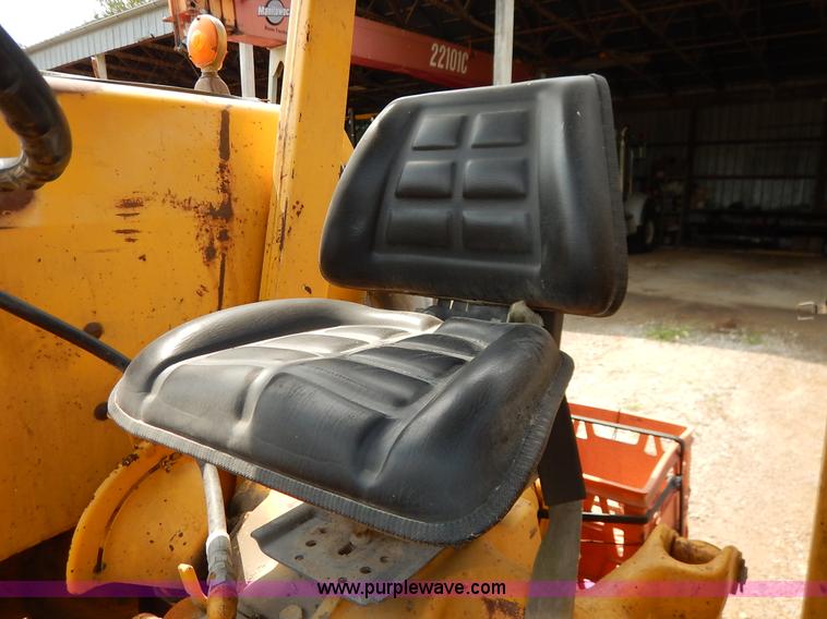 image for item J6455 1978 Ford 5600 Tiger Special tractor