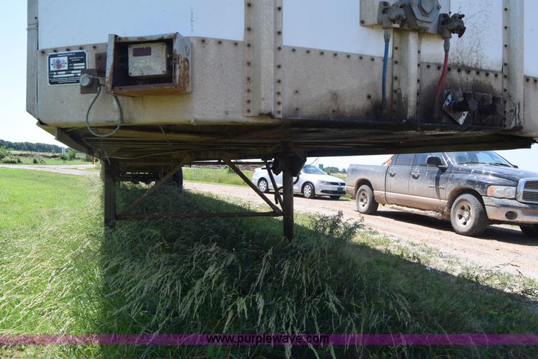 image for item J6590 2002 Guthrie Wilkens live bottom trailer