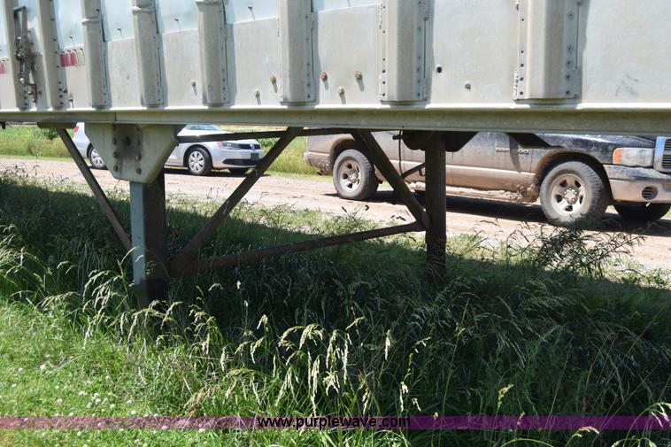 image for item J6590 2002 Guthrie Wilkens live bottom trailer