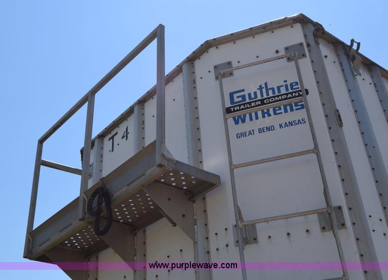 image for item J6590 2002 Guthrie Wilkens live bottom trailer