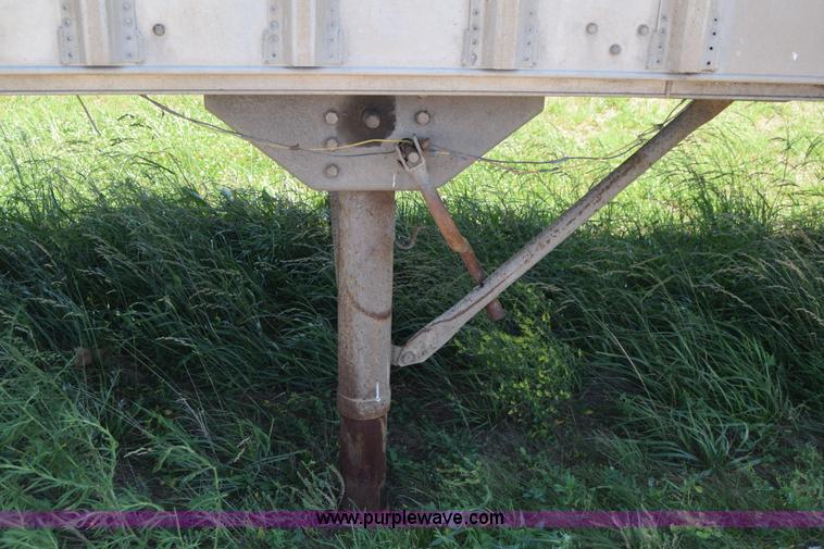 image for item J6590 2002 Guthrie Wilkens live bottom trailer