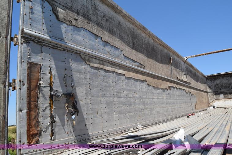 image for item J6590 2002 Guthrie Wilkens live bottom trailer