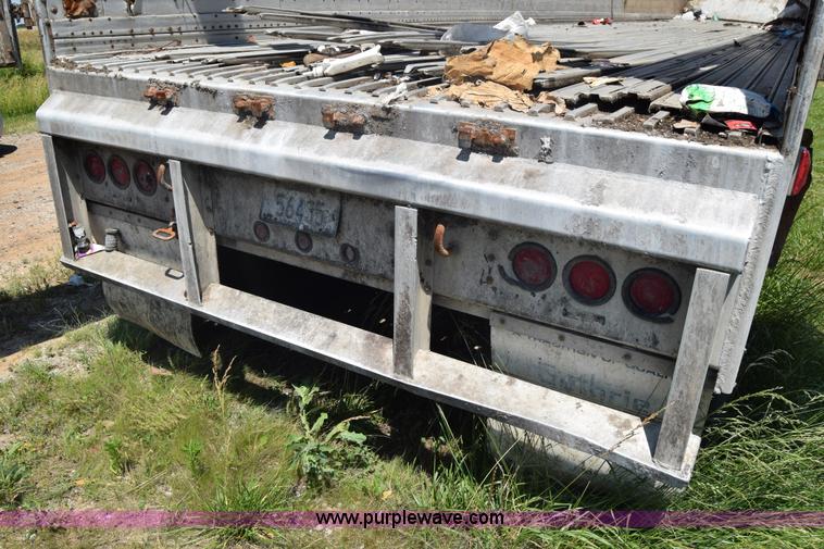 image for item J6590 2002 Guthrie Wilkens live bottom trailer