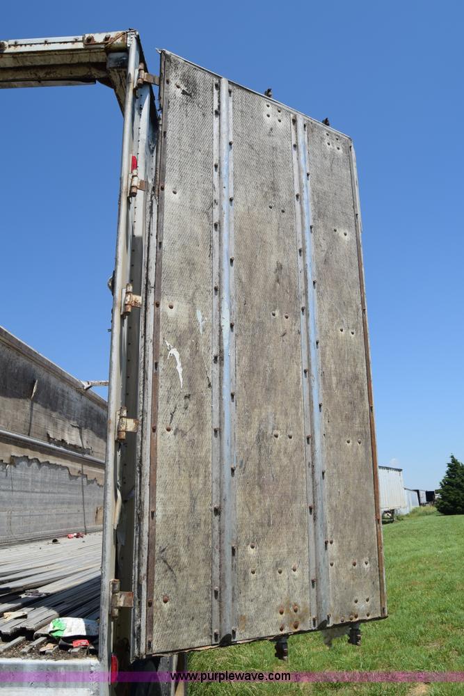 image for item J6590 2002 Guthrie Wilkens live bottom trailer