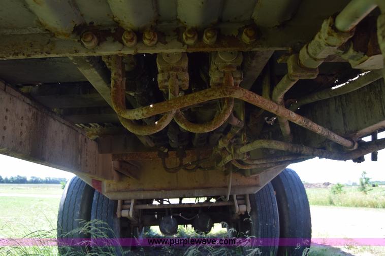 image for item J6590 2002 Guthrie Wilkens live bottom trailer