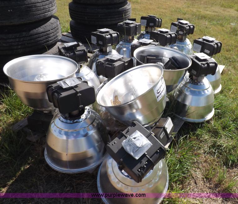 image for item J6896 (15) lithiom light fixtures