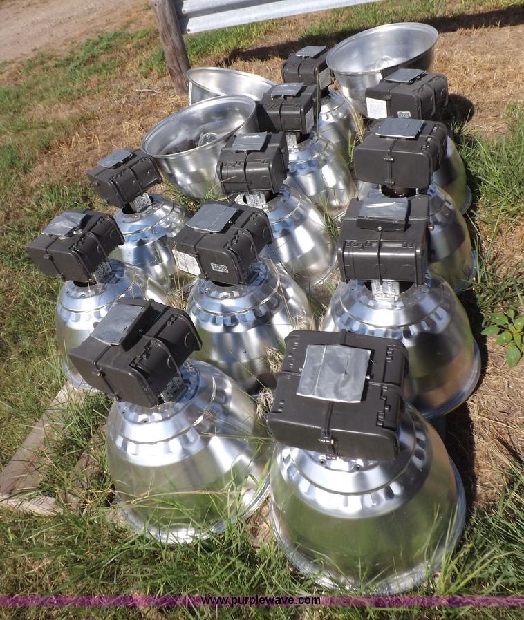 image for item J6896 (15) lithiom light fixtures