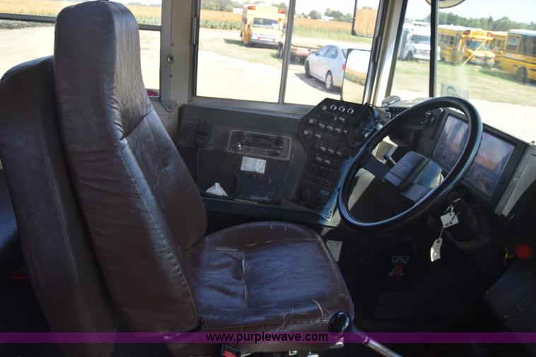 image for item J8109 1995 Chevrolet Bluebird school bus