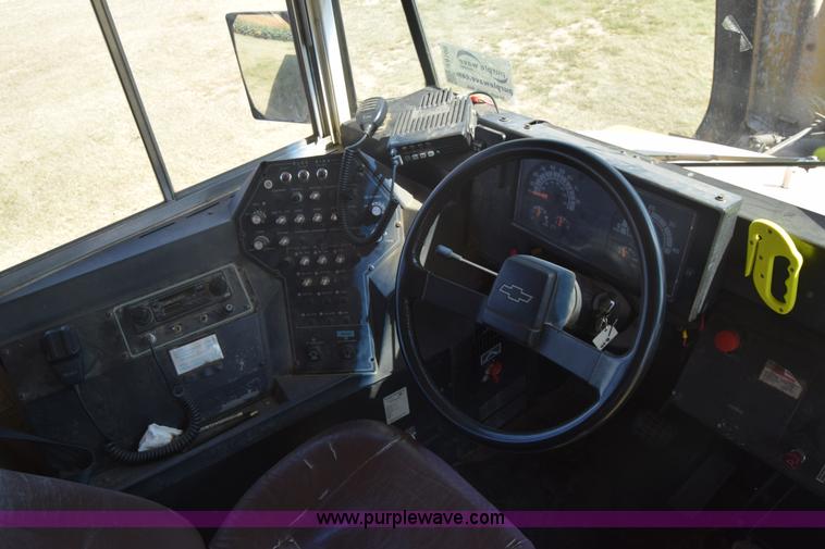 image for item J8109 1995 Chevrolet Bluebird school bus