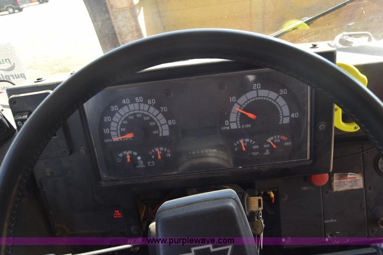 image for item J8109 1995 Chevrolet Bluebird school bus