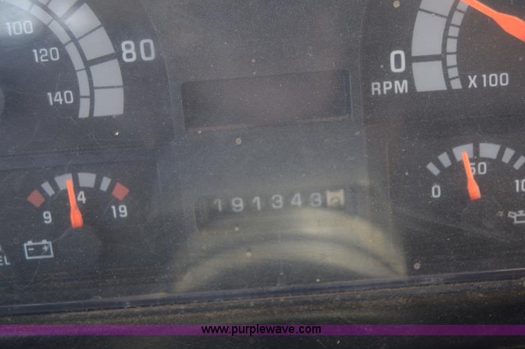 image for item J8109 1995 Chevrolet Bluebird school bus