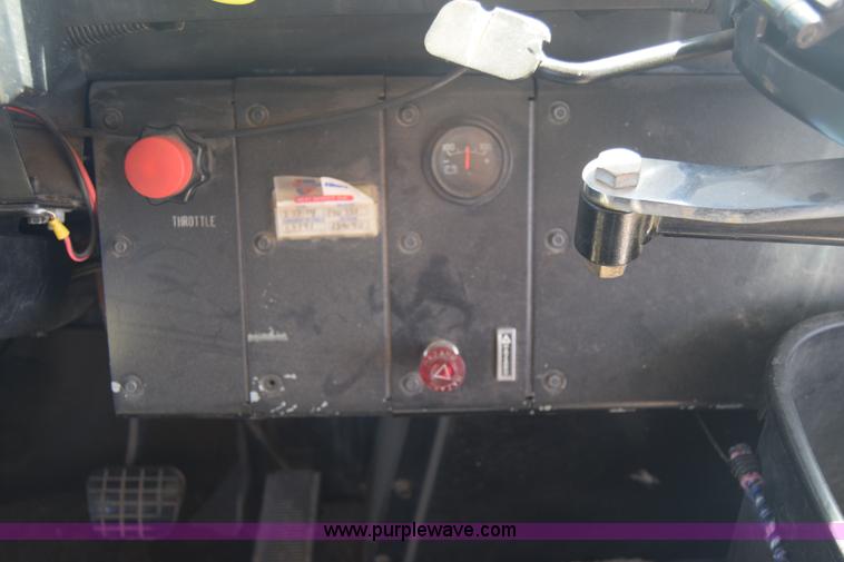 image for item J8109 1995 Chevrolet Bluebird school bus