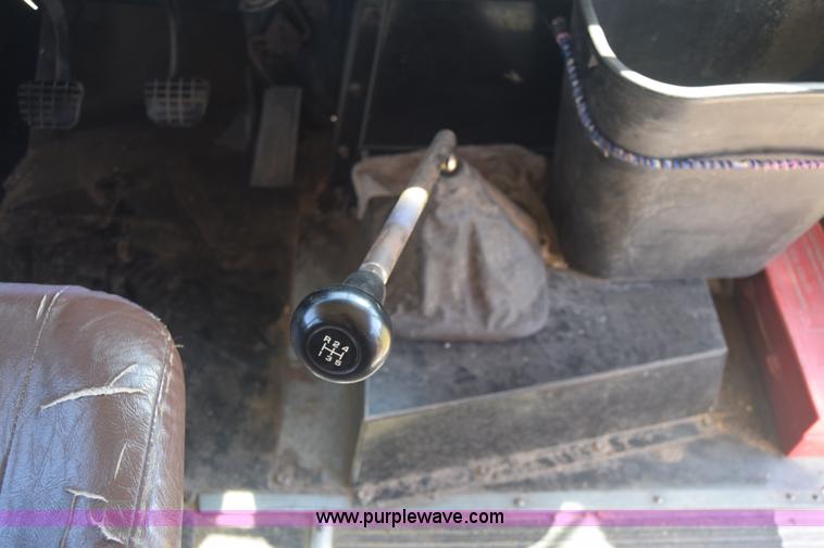 image for item J8109 1995 Chevrolet Bluebird school bus