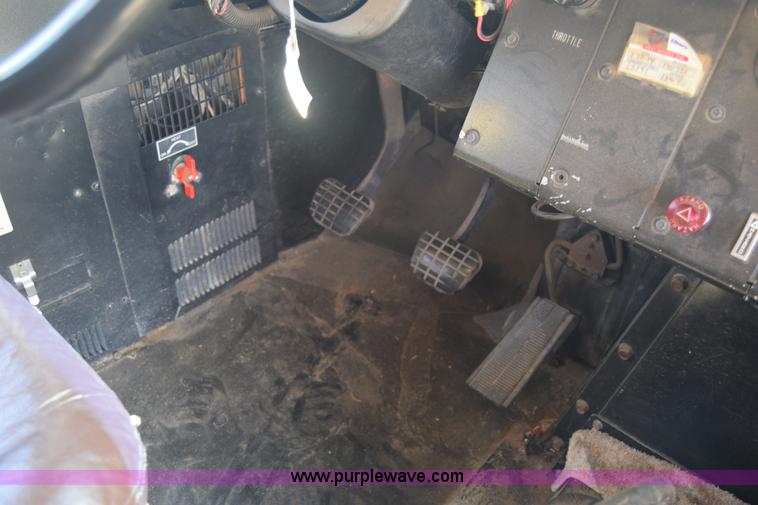 image for item J8109 1995 Chevrolet Bluebird school bus