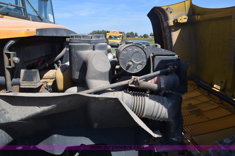 image for item J8109 1995 Chevrolet Bluebird school bus