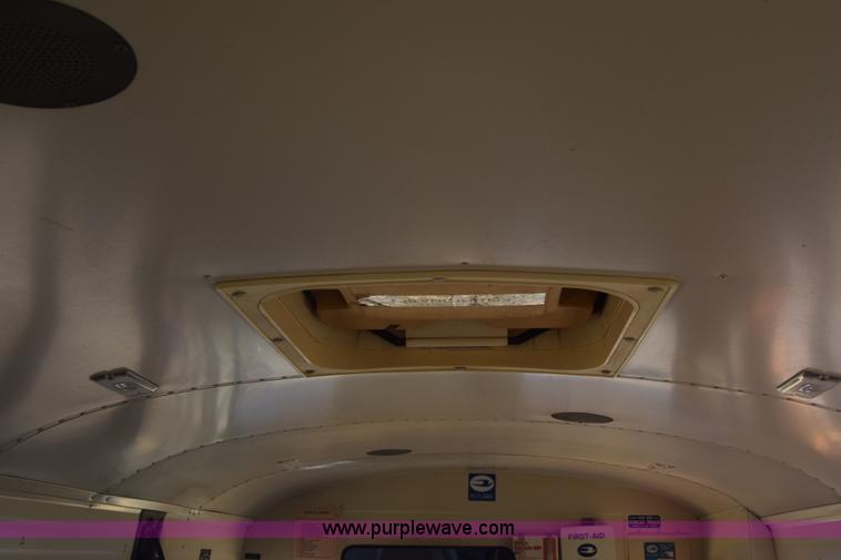 image for item J8109 1995 Chevrolet Bluebird school bus