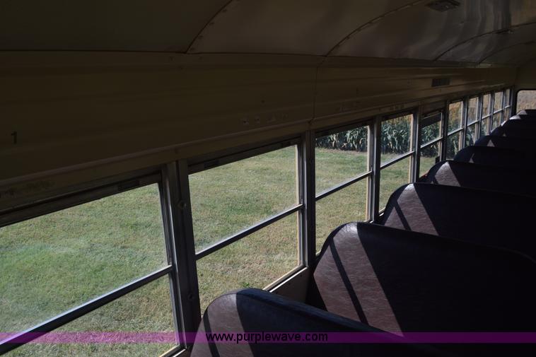 image for item J8109 1995 Chevrolet Bluebird school bus