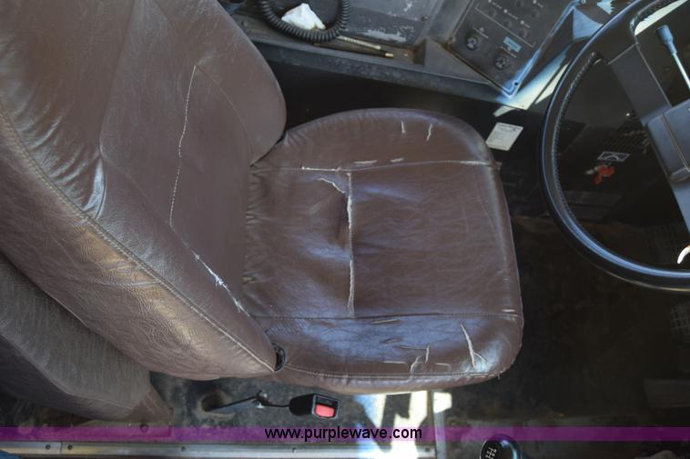 image for item J8109 1995 Chevrolet Bluebird school bus