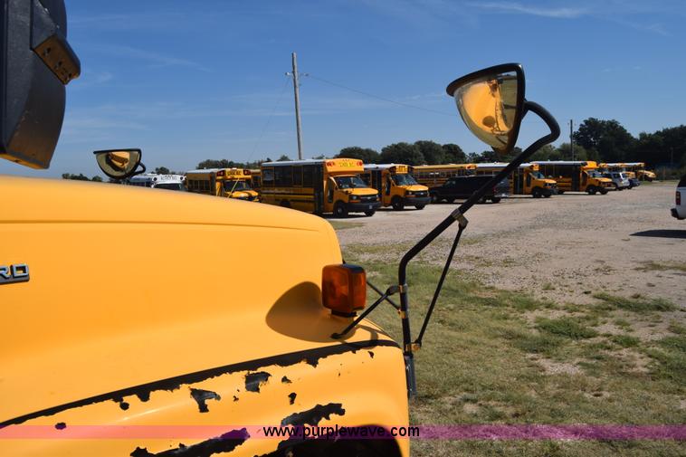 image for item J8109 1995 Chevrolet Bluebird school bus