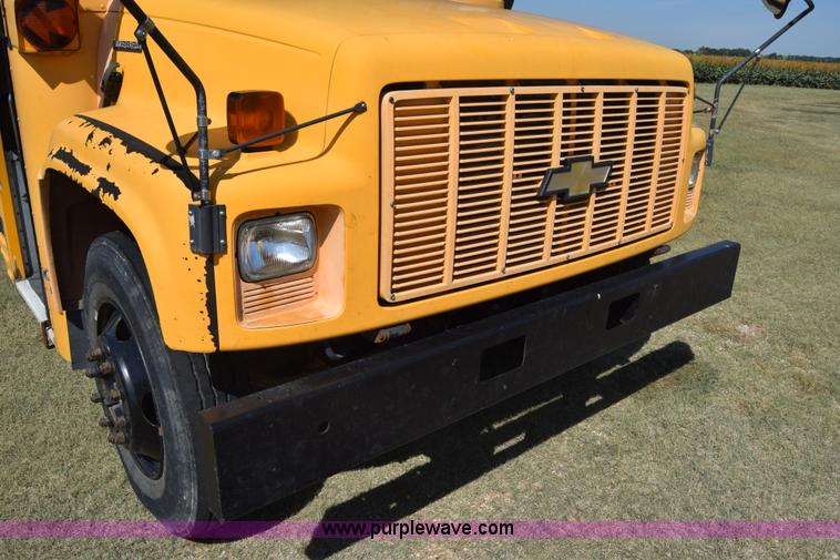 image for item J8109 1995 Chevrolet Bluebird school bus