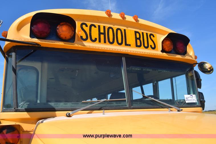 image for item J8109 1995 Chevrolet Bluebird school bus