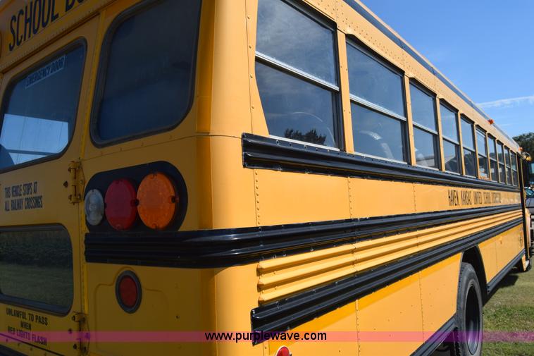 image for item J8109 1995 Chevrolet Bluebird school bus