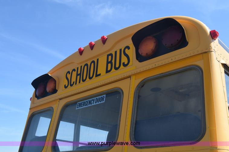 image for item J8109 1995 Chevrolet Bluebird school bus