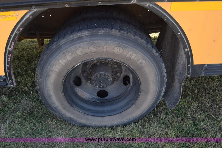 image for item J8109 1995 Chevrolet Bluebird school bus