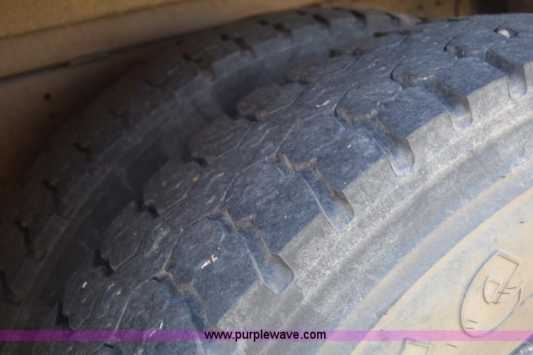 image for item J8109 1995 Chevrolet Bluebird school bus