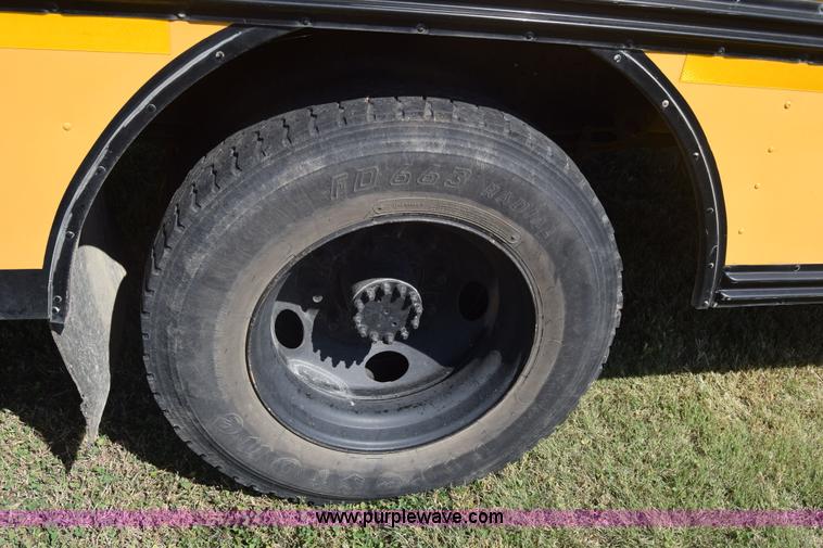 image for item J8109 1995 Chevrolet Bluebird school bus