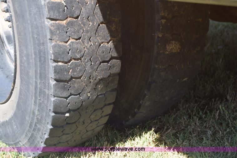 image for item J8109 1995 Chevrolet Bluebird school bus