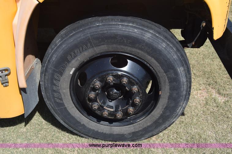 image for item J8109 1995 Chevrolet Bluebird school bus