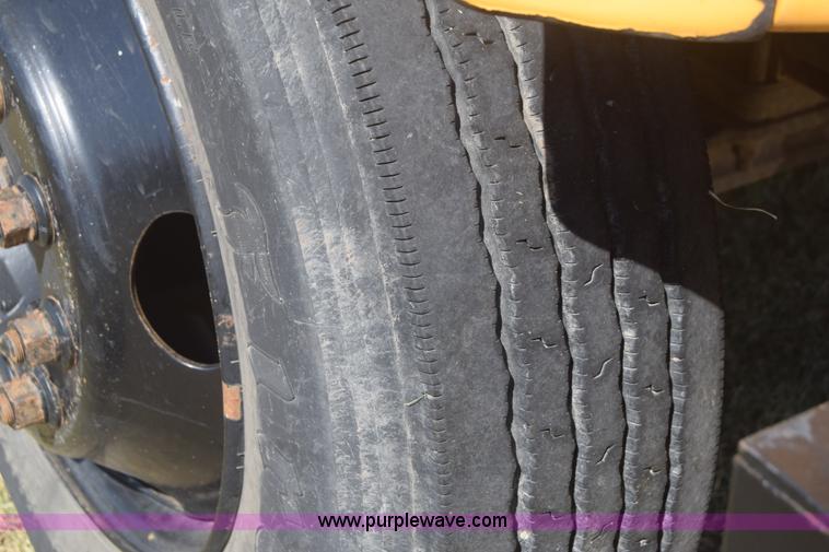 image for item J8109 1995 Chevrolet Bluebird school bus