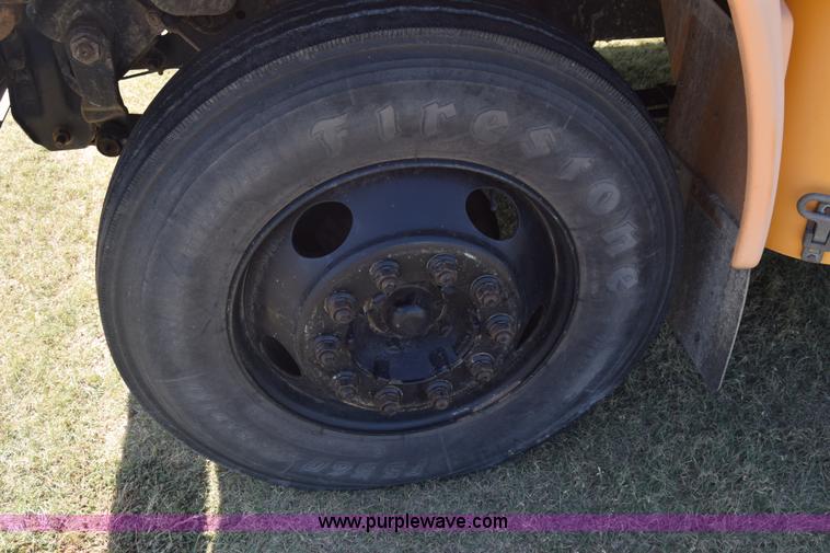 image for item J8109 1995 Chevrolet Bluebird school bus