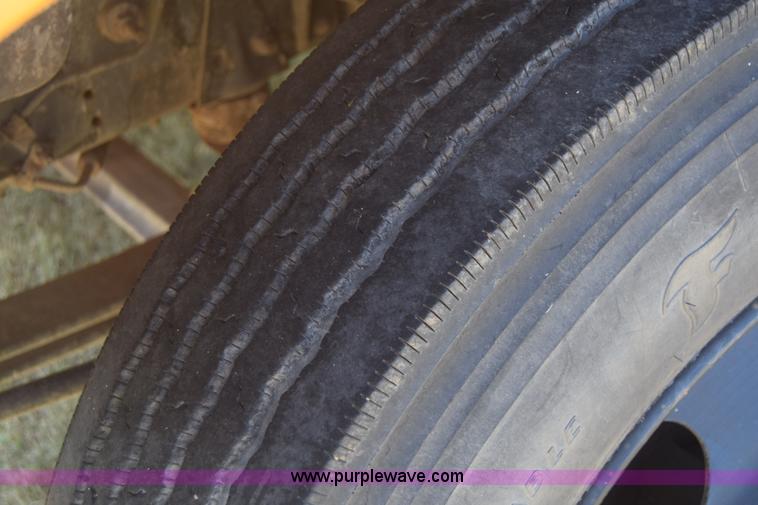 image for item J8109 1995 Chevrolet Bluebird school bus