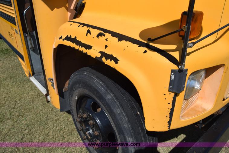 image for item J8109 1995 Chevrolet Bluebird school bus
