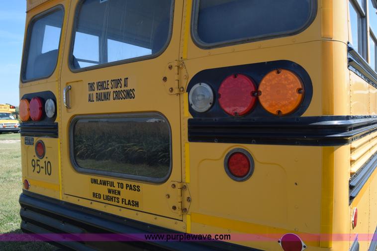 image for item J8109 1995 Chevrolet Bluebird school bus