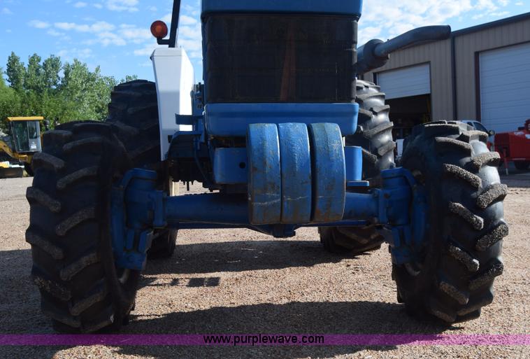 image for item J8122 New Holland 2120 tractor
