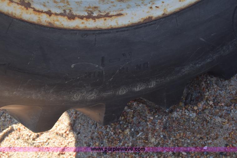 image for item J8122 New Holland 2120 tractor