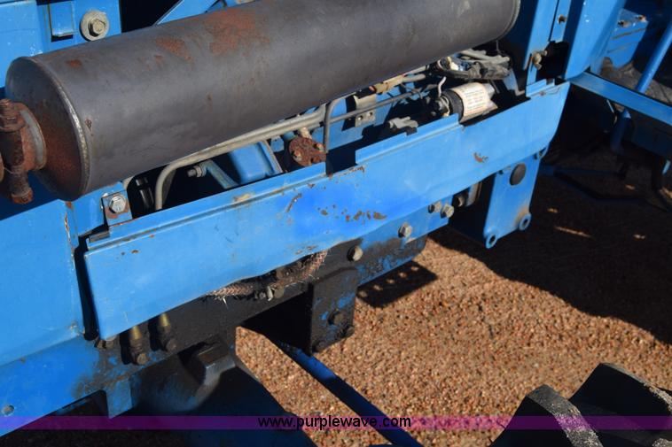 image for item J8122 New Holland 2120 tractor