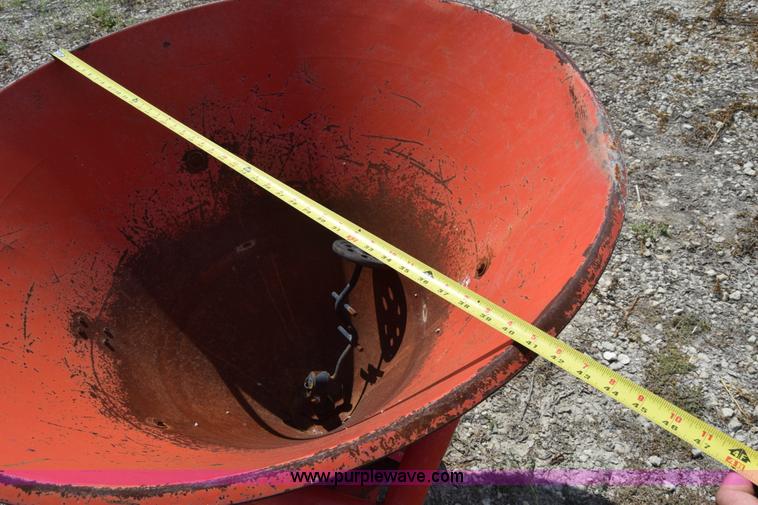 image for item J8126 Centaur fertilizer spreader