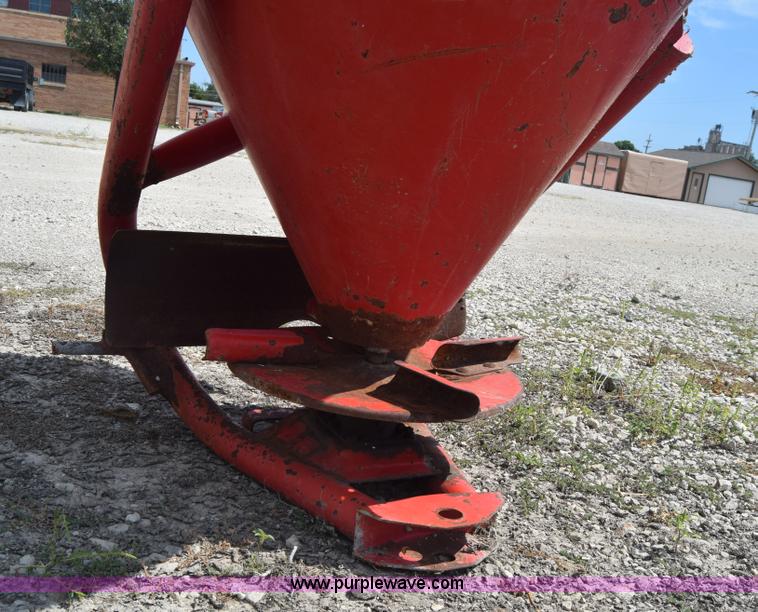 image for item J8126 Centaur fertilizer spreader
