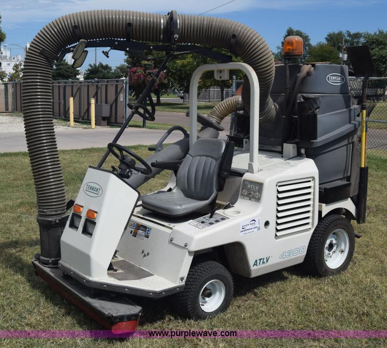 image for item J8131 Tennant ATLV 4300 sweeper