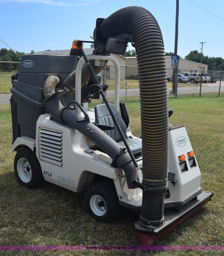 image for item J8131 Tennant ATLV 4300 sweeper
