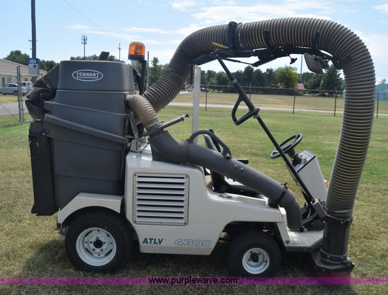 image for item J8131 Tennant ATLV 4300 sweeper