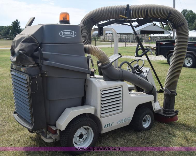 image for item J8131 Tennant ATLV 4300 sweeper