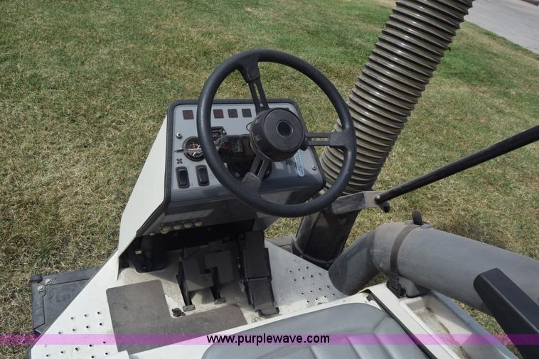 image for item J8131 Tennant ATLV 4300 sweeper